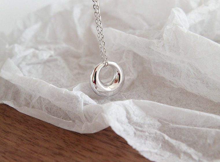 Silver Lulu Pendant Necklace